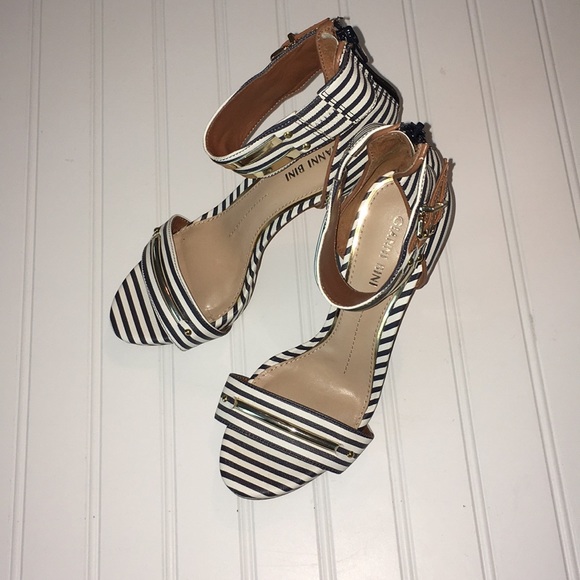 Gianni Bini Shoes - Gianni Bini sz. 7.5 ankle strap heels